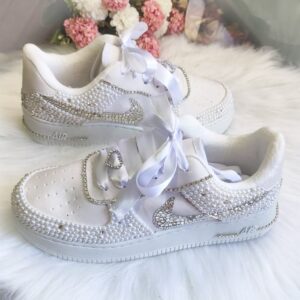 Tênis Customizado para Noivas e Debutantes com Pérolas e Strass